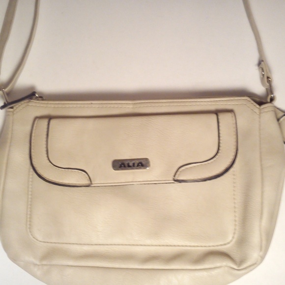 Alia - Picture 1 of 8